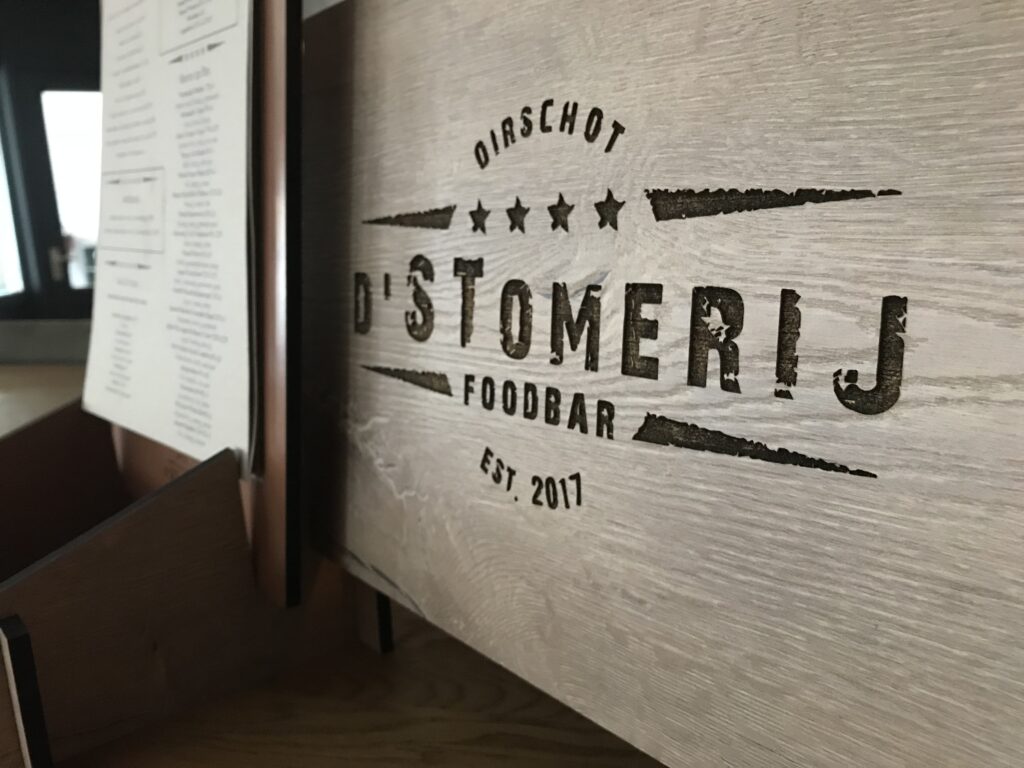 Foodbar De Stomerij - Menukaarthouders1